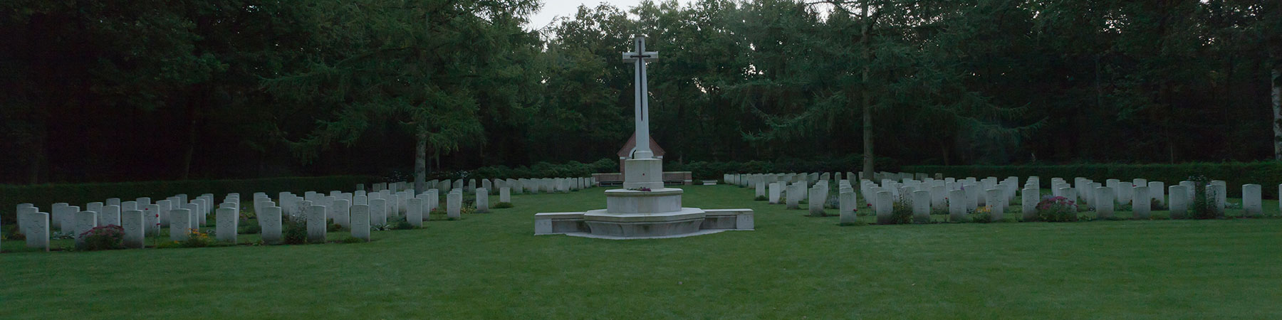 war-cemetery-overloon2